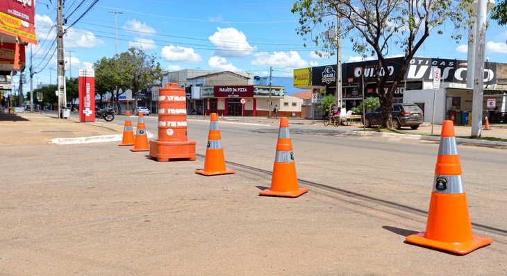 Cones foram usados para fechar Avenida Tocantins