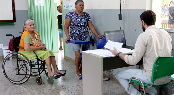 Noemi Pereira de Souza, 53 anos, acompanhada de sua mãe, consultaram com médico no evento