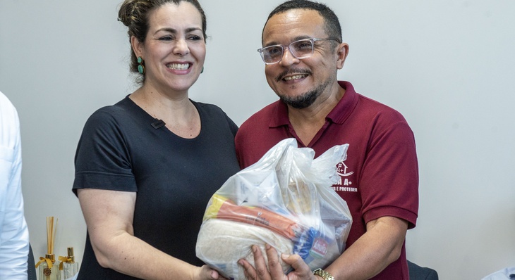 Reverendo Magela da Casa A+ agradeceu à prefeita, Cinthia Ribeiro e ao senador, Irajá Abreu, pelos alimentos entregues nesta sexta-feira, 25