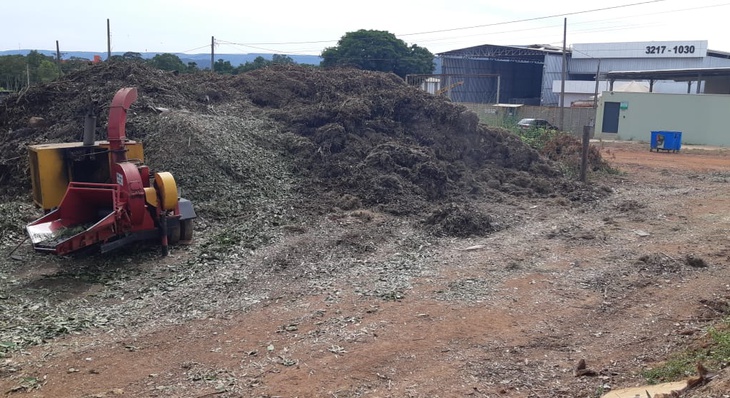 Carregamento de compostagem orgânica levada para ETI Almirante Tamandaré e ETI Agroecológica Fidêncio Bogo