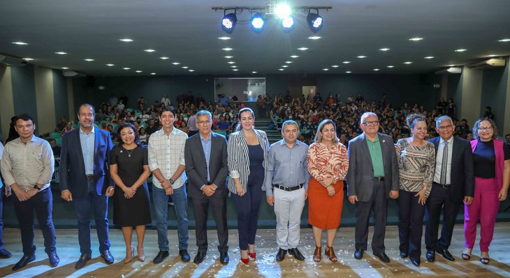 Gestores e parceiros no projeto 'TCE Cidadão na Escola', lançado na ETI Padre Josimo Tavares
