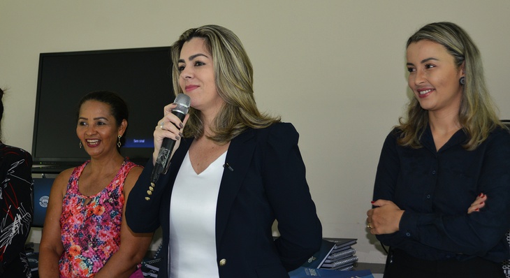 Prefeita Cinthia Ribeiro durante anúncio das vagas para concurso público para a GMP