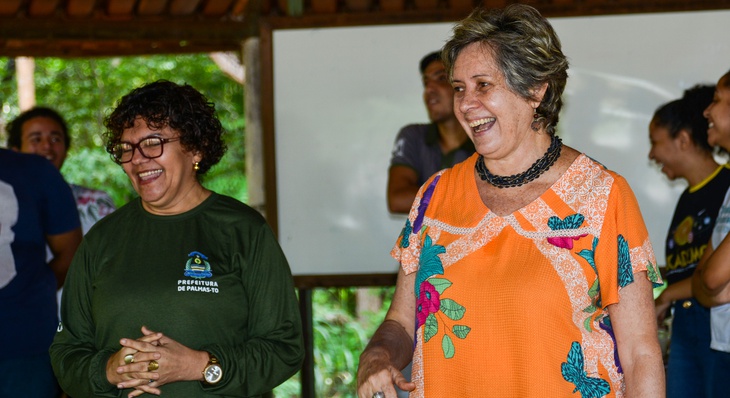 Marineiva Pereira (d) e a professora universitária Conceição Previero durante visita ao terraquarium