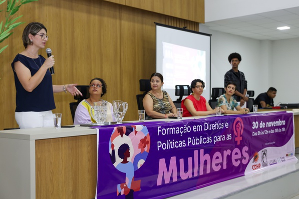 Abertura da formação 'Direitos e Políticas Públicas para as Mulheres' contou com a presença de diversas instituições da sociedade civil organizada