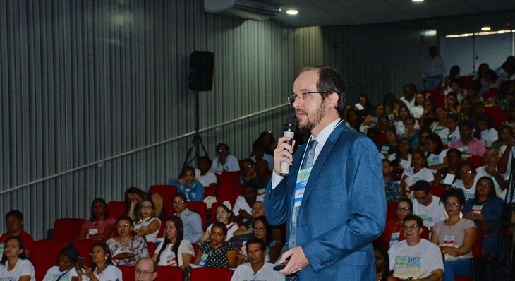 O secretário executivo da Semus, Frederico Silvério, foi um dos palestrantes da tarde dessa quarta-feira, 05
