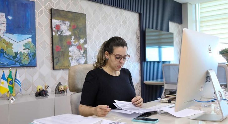 O pedido da reunião veio após a prefeita de Palmas,  única mulher à frente de uma prefeitura de capital, engravidar em 2021 e não gozar do período de licença