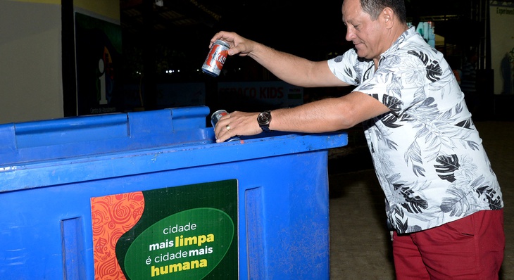 Além das lixeiras, Prefeitura também disponibilizou 40 contêineres de lixo 