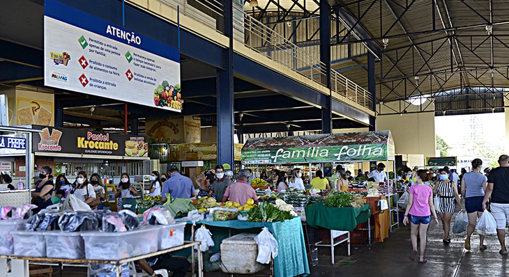 Para aproveitar a gastronomia local, comprar artesanatos ou adquirir produtos plantados aqui, as feiras livres são locais de encontros