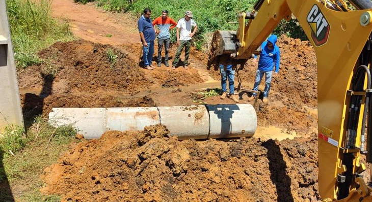 Construção de bueiros nas estradas vicinais  é essencial para garantir a melhor drenagem das águas das chuvas, evitando degradação do solo das vias
