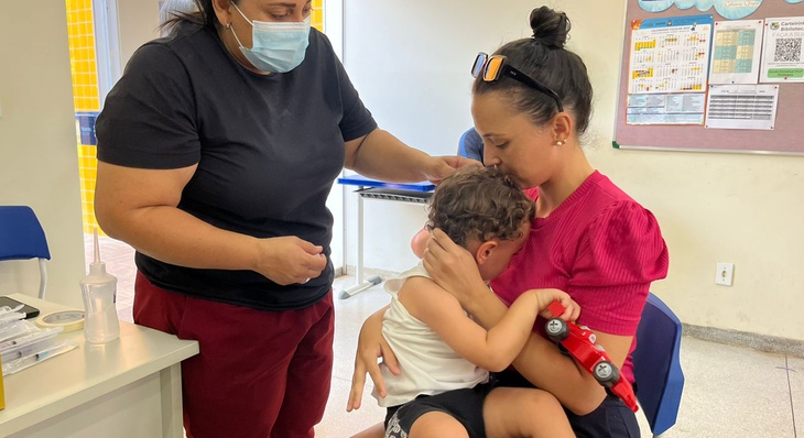 Priscila levou seu filho de apenas dois anos e meio para tomar a vacina da poliomielite