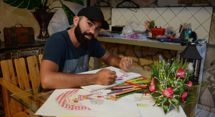 Danilo Coelho esbanja criatividade na produção de figurinos juninos