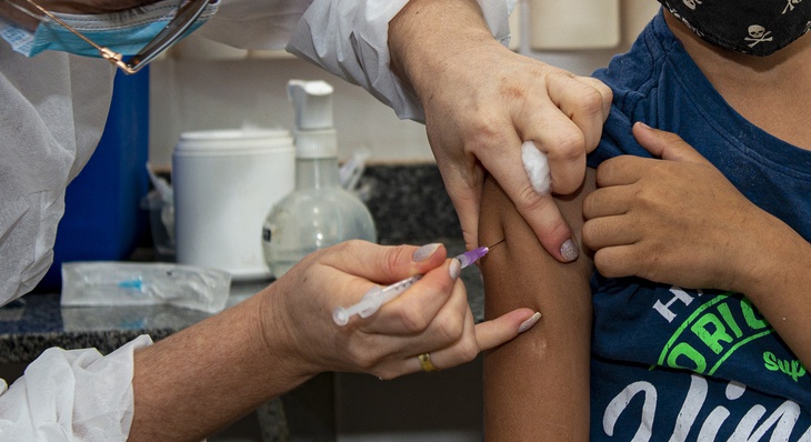 Agendamento para vacinação contra a Covid-19 no sábado, 29, já está aberto para crianças, adolescentes e adultos