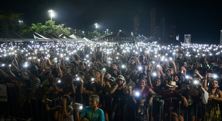 Público durante a festa de aniversário de 30 anos de Palmas 