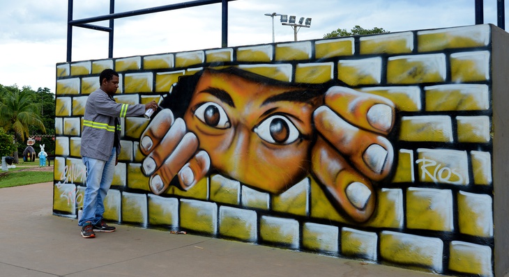 Sandro Rios assina obras de arte urbana em diversos pontos da cidade, como no Parque Cesamar