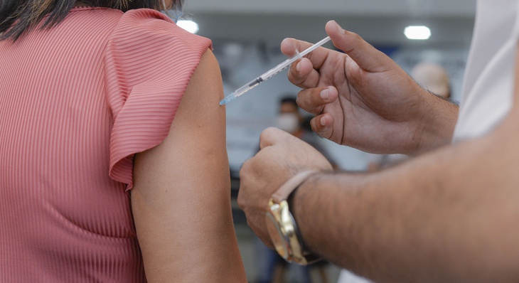 Usuários que precisam atualizar cartão de vacina contra covid-19 ou influenza poderão fazer isso neste final de semana