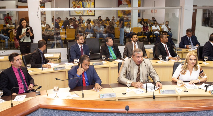 Vereadores durante a audiência de prestação de contas realizada na Câmara Municipal nesta quinta-feira, 28