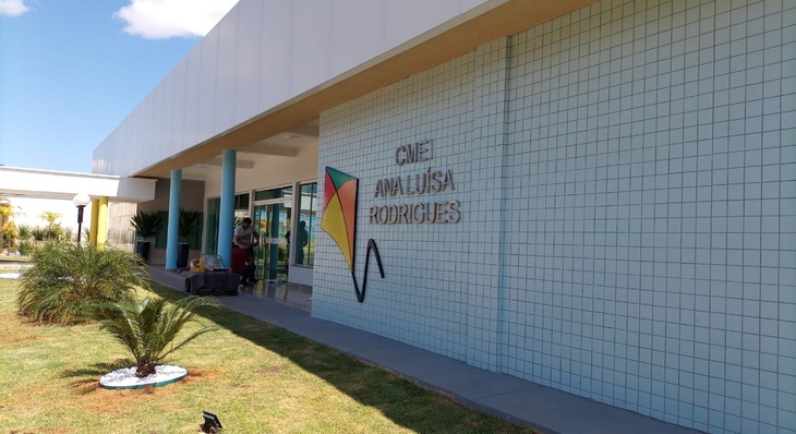 Situada na rua Olga Cavalcante, APM 04, Setor Bertaville, a unidade educacional tem capacidade para atender 536 crianças