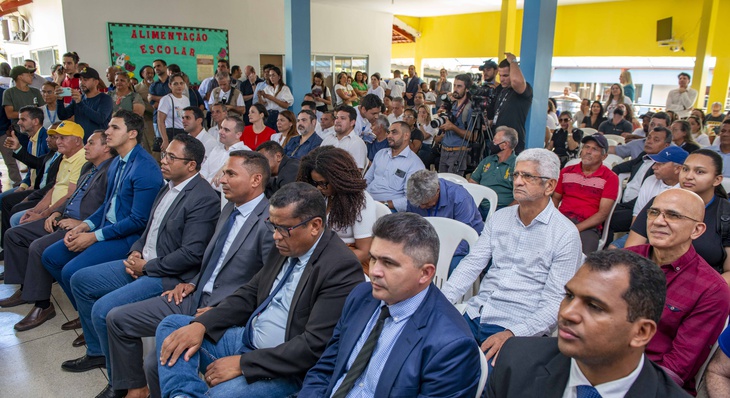 Neste dia, os poderes Executivo e Legislativo municipais são transferidos para Taquaruçu e promovem uma série de serviços públicos