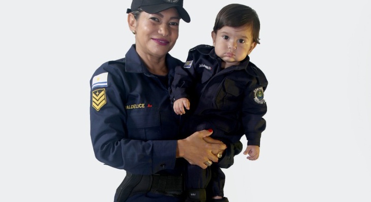 A Guarda Metropolitana Valdelice Ferreira de Oliveira, que se tornou mãe há um ano e dois meses, do pequeno João Pedro Oliveira Souza