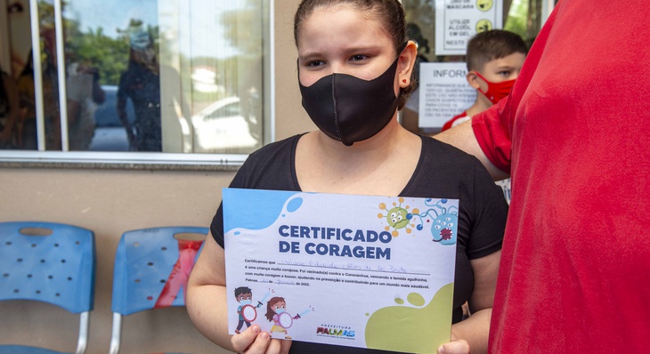 Maria Eduarda exibe certificado de coragem: "A vontade de ser protegida foi maior"