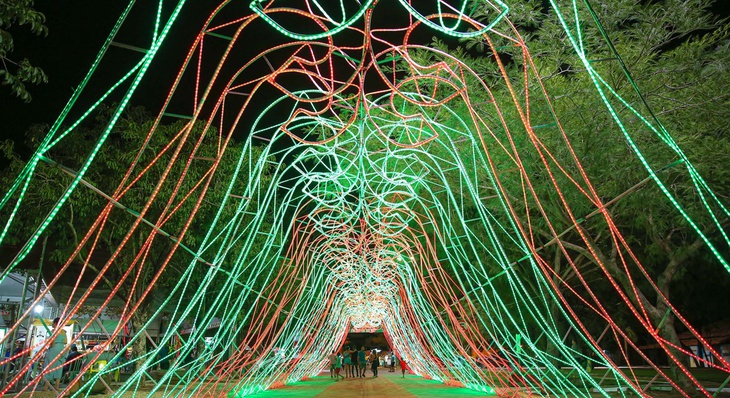  Túnel de acesso ao Parque Cesamar este ano ganhou as cores verde e vermelha