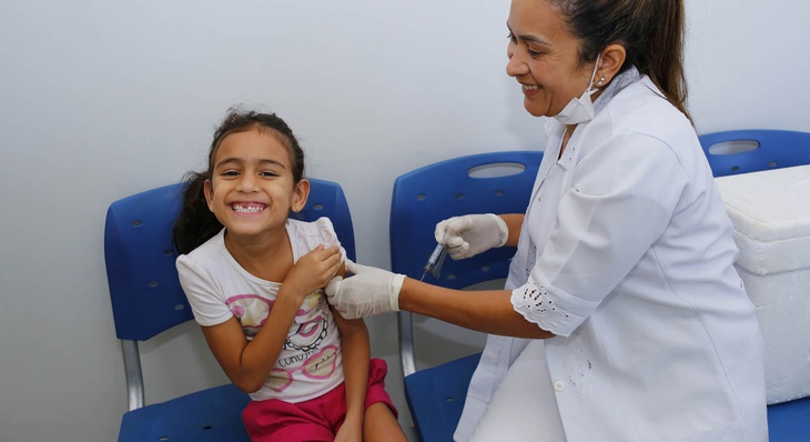 Crianças e gestantes serão vacinadas no período de 10 a 22 de abril ; após essa data os demais grupos prioritários