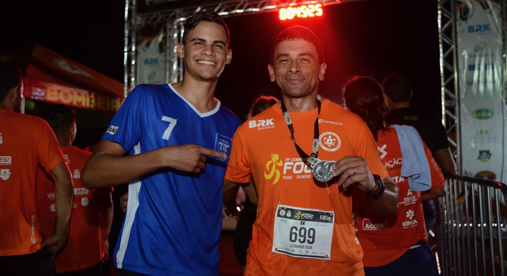 Leonardo Ubiratan e o filho Leonardo Wilson completaram juntos o circuito de 5 km