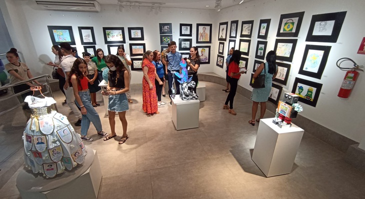 Faes abre exposição artística formada por obras de estudantes palmenses