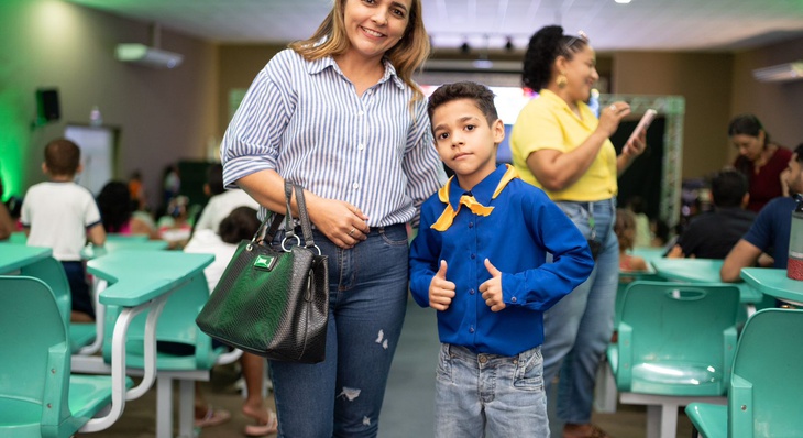 Luiza Carvalho reservou a tarde para prestigiar o filho, o pequeno Miguel, de 8 anos