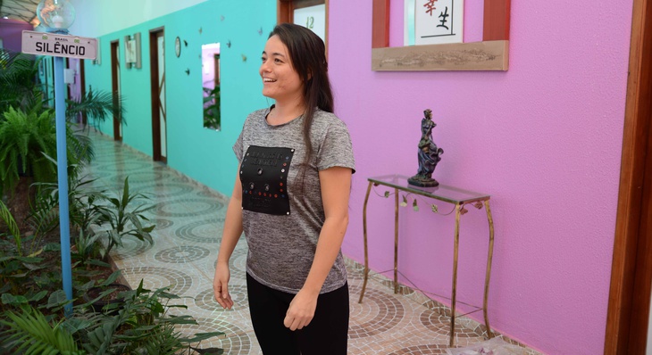 Juliane é gerente de pousada familiar no Vale do Sumidouro em Taquaruçu; mudança para distrito trouxe segurança  