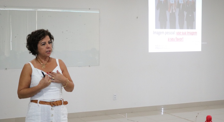  A administradora e consultora de imagem Maria Lídia Costa falou sobre dicas importantes sobre como construir uma boa imagem pessoal