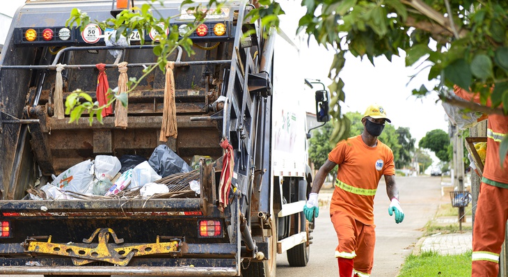 Em Palmas, caminhões de coleta de lixo urbano recolhem diariamente cerca de 250 toneladas de lixo, segundo a Seisp