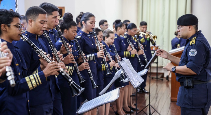Banda da Guarda Metropolitana de Palmas cantou parabéns para Fesp