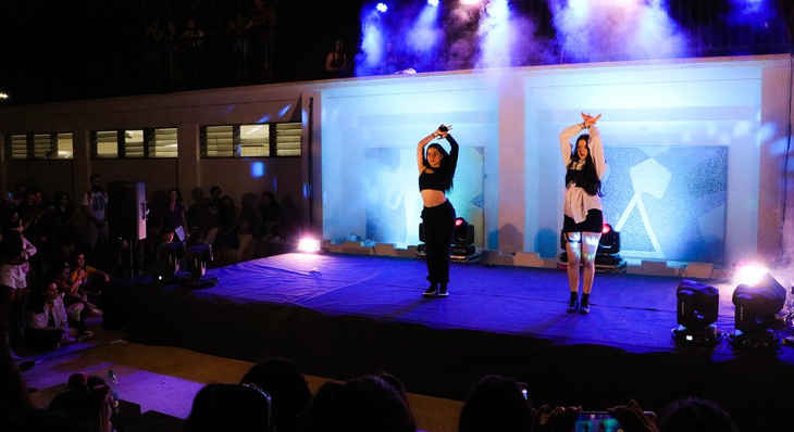 Pietra Gonçalves e Isabela Rezende participaram do concurso de k-pop pelo grupo The Luminous