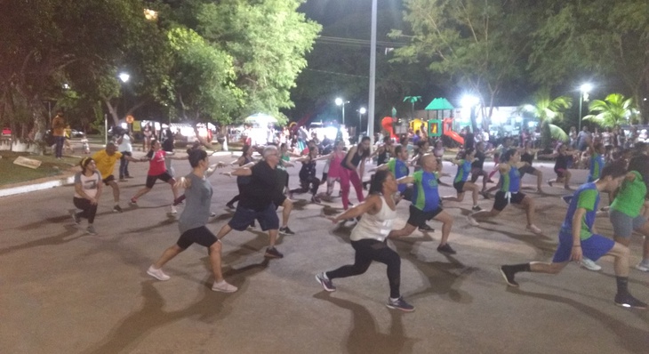 Aulão com exercícios funcionais animou público do Parque Cesamar na noite desse sábado, 13