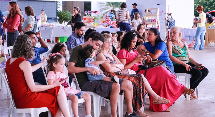Público compareceu a Grande Praça do Espaço Cultural José Gomes Sobrinho para apreciar apresentações do último dia do Sempre Viva Festival