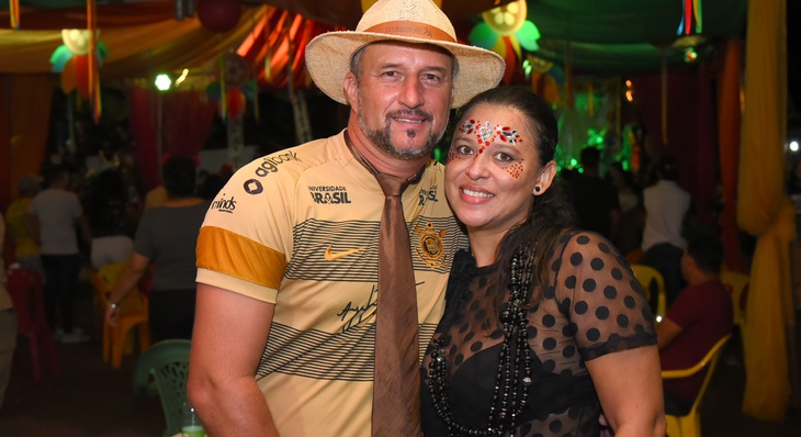 O casal Mari Gualberto e Jean Carlos de Paiva subiu a serra para curtir a tranquilidade, que é característica do distrito, e o último dia de Carnaval
