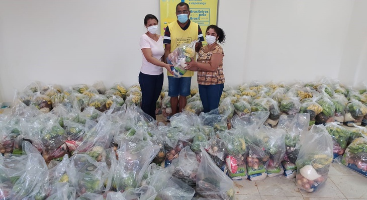 Foram doadas 200 cestas básicas para serem distribuídas às famílias da Capital
