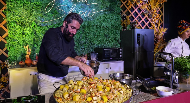 Chef Junior Carlim levou ao Cozinha Show uma mistura de sabor e afetividade, com prato Arroz Terra e Mar