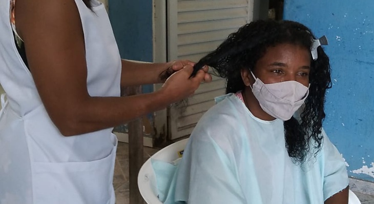 Mulheres aproveitaram para cortar os cabelos e aprender dicas de como manter os fios bem tratados