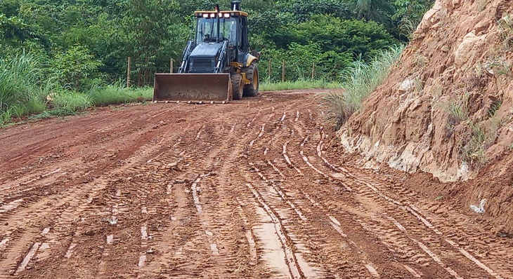Seder realiza recuperação de estradas vicinais na região de Taquaruçu Grande
