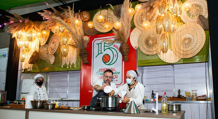 Chef goiano André Barros, auxiliado pela chef Tati Barros de Palmas, reproduziu receita com ingredientes do Tocantins que apresentou em reality