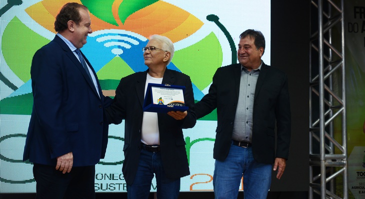  Roberto Sahium recebe homenagem durante lançamento da Agrotins 2019