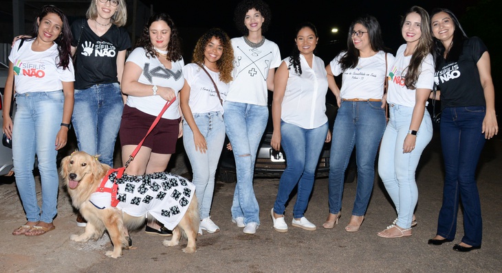  Na companhia da cadela Zara (cão prevenção), as equipes levaram informação ao público jovem que curtia evento musical na Capital