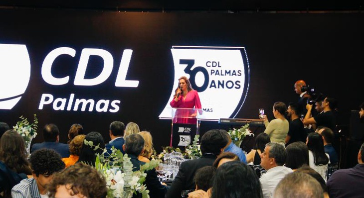 Prefeita de Palmas, Cinthia Ribeiro, discursa durante evento da CDL