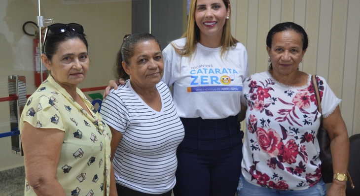 A secretária executiva de saúde, Martha Ramos, esteve presente no centro cirúrgico e acompanhou a preparação das primeiras pacientes beneficiadas pelo projeto
