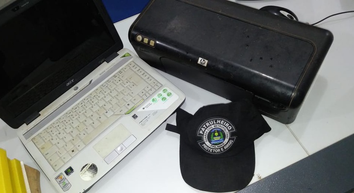 No local, além de encontrar parte dos objetos furtados da escola, GMP encontrou objetos de outros furtos