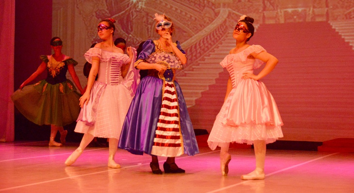 Programação de maio é encerrada o Corpo de Baile Municipal com a apresentação conto de fada Cinderela