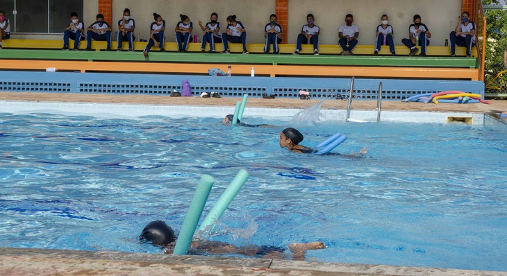 Na ETI Almirante Tamanaré, atividades físicas são planejadas e realizandas sem o contato físico entre os alunos
