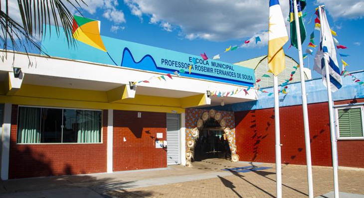 Escola Municipal Rosemir foi toda caracterizada com o tema das festas juninas